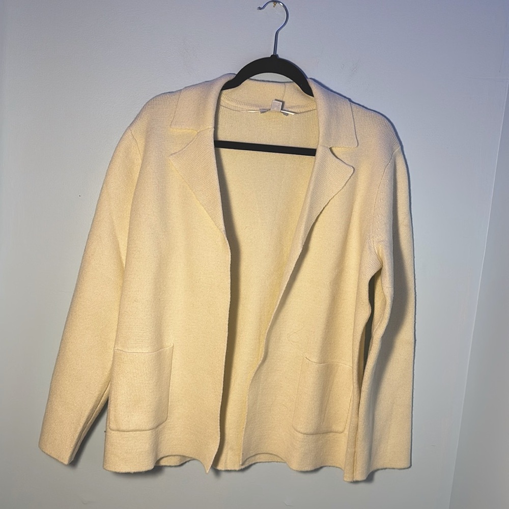 On 34th Woman’s Cream Sweater Blazer